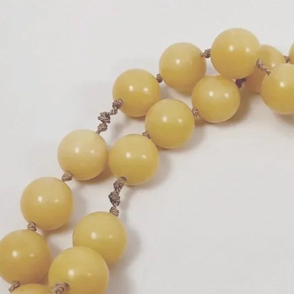 TWO STRAND YELLOW JADE NECKLACE - QUING DYNASTY - 10 MM EACH